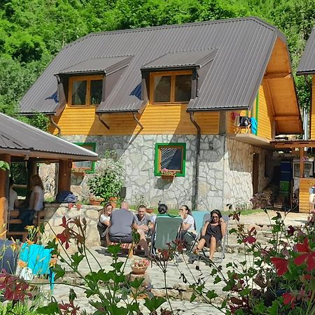 Rafting Camp Encijan Hotel ฟอชา ภายนอก รูปภาพ