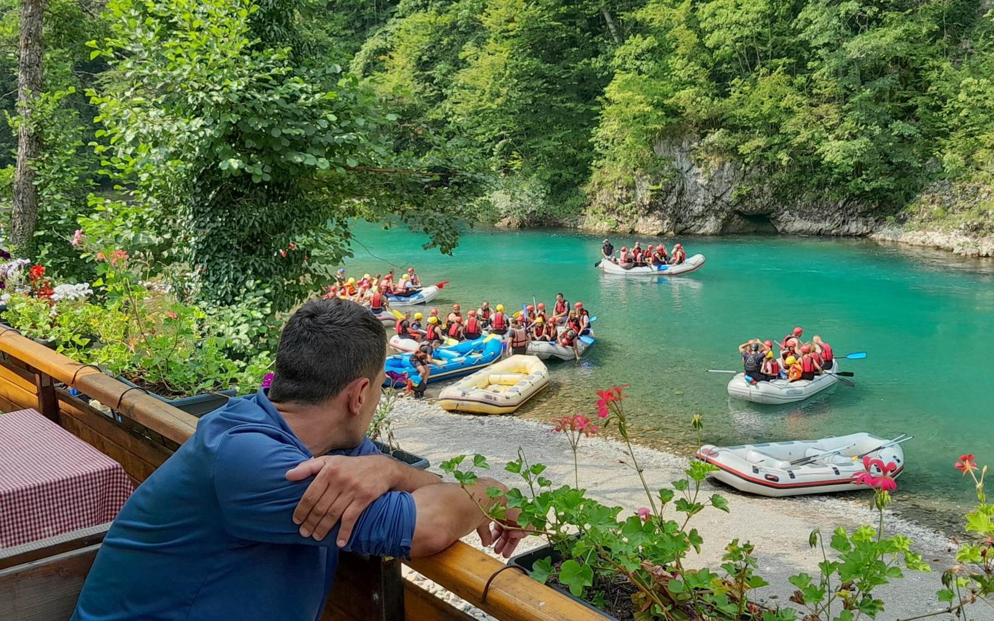 Rafting Camp Encijan Hotel ฟอชา ภายนอก รูปภาพ