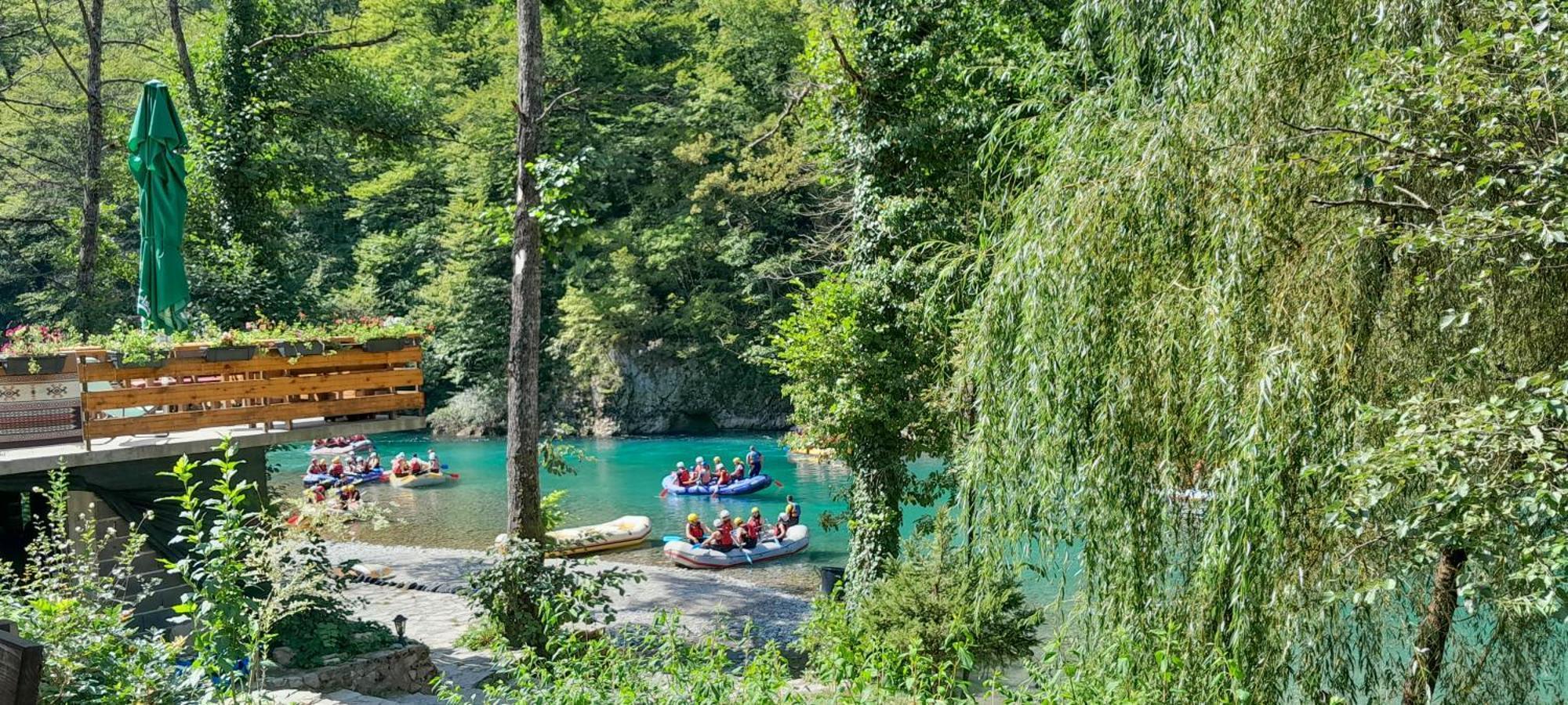 Rafting Camp Encijan Hotel ฟอชา ภายนอก รูปภาพ