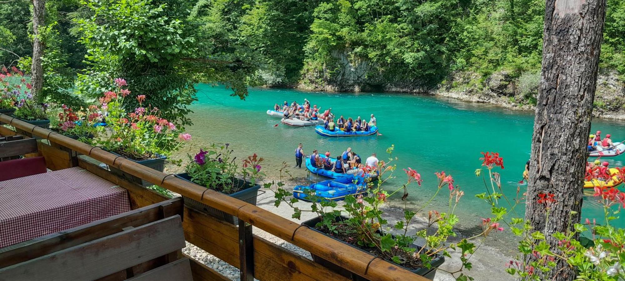 Rafting Camp Encijan Hotel ฟอชา ภายนอก รูปภาพ