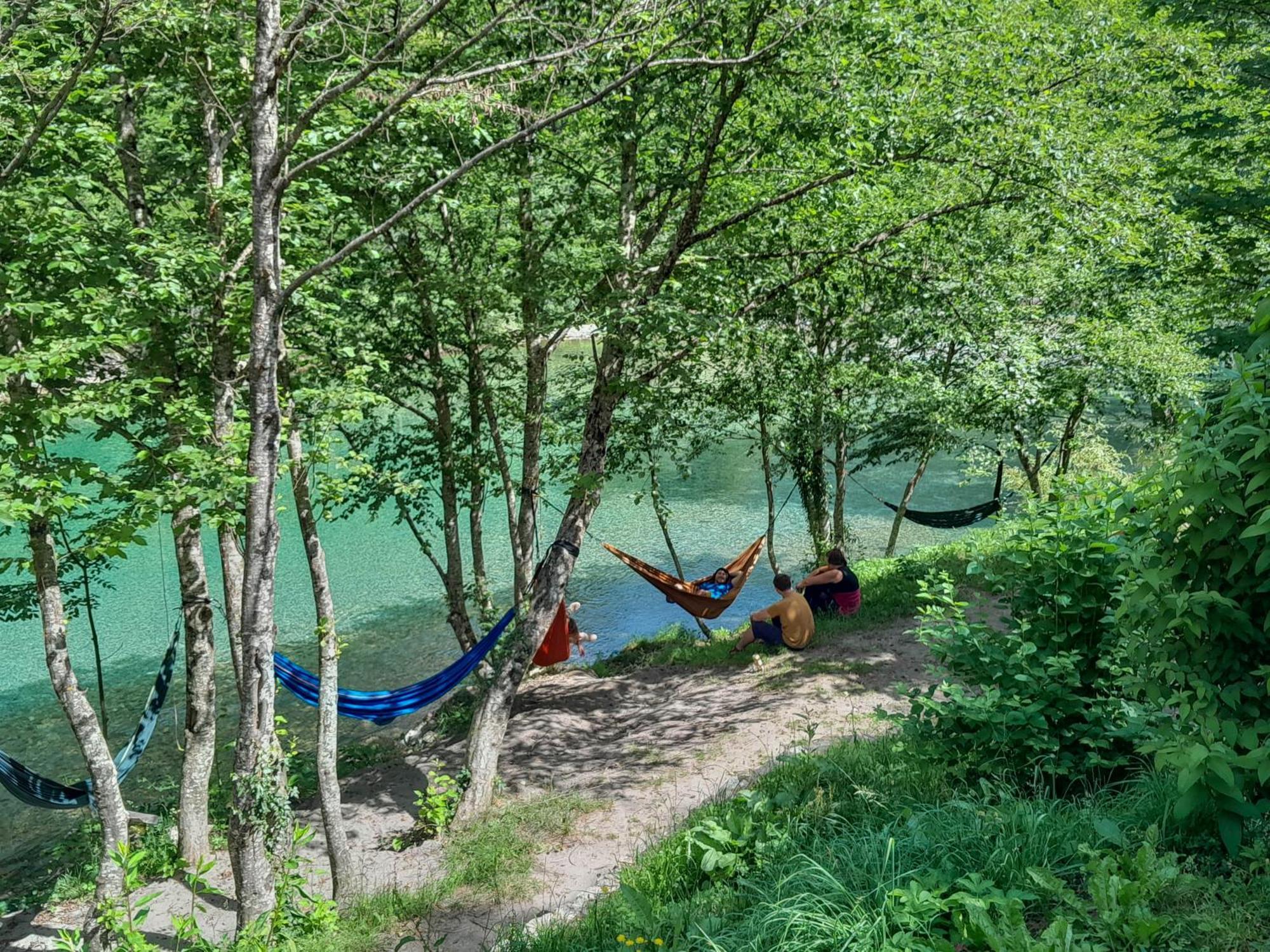 Rafting Camp Encijan Hotel ฟอชา ภายนอก รูปภาพ