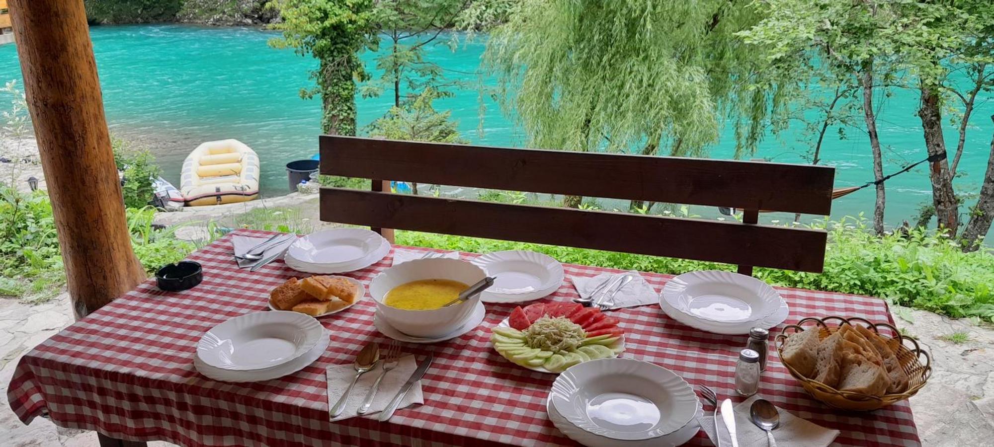 Rafting Camp Encijan Hotel ฟอชา ภายนอก รูปภาพ