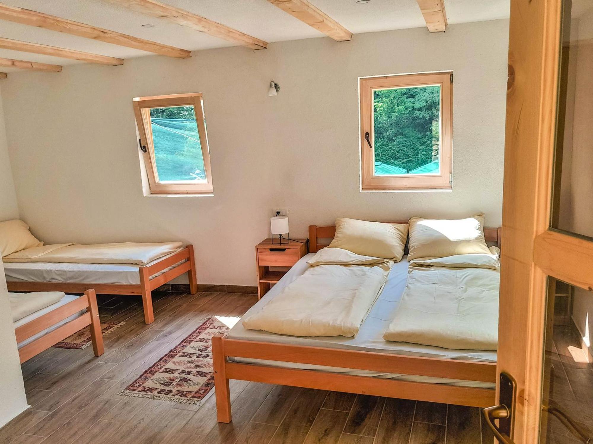 Rafting Camp Encijan Hotel ฟอชา ภายนอก รูปภาพ