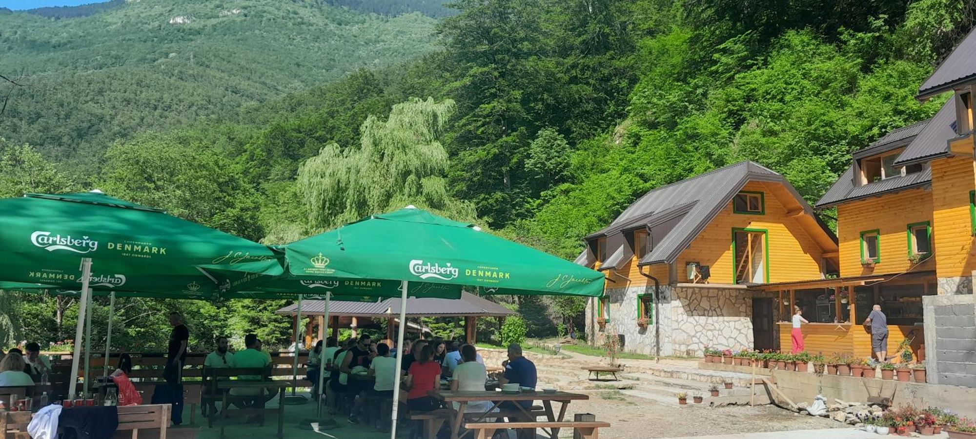 Rafting Camp Encijan Hotel ฟอชา ภายนอก รูปภาพ