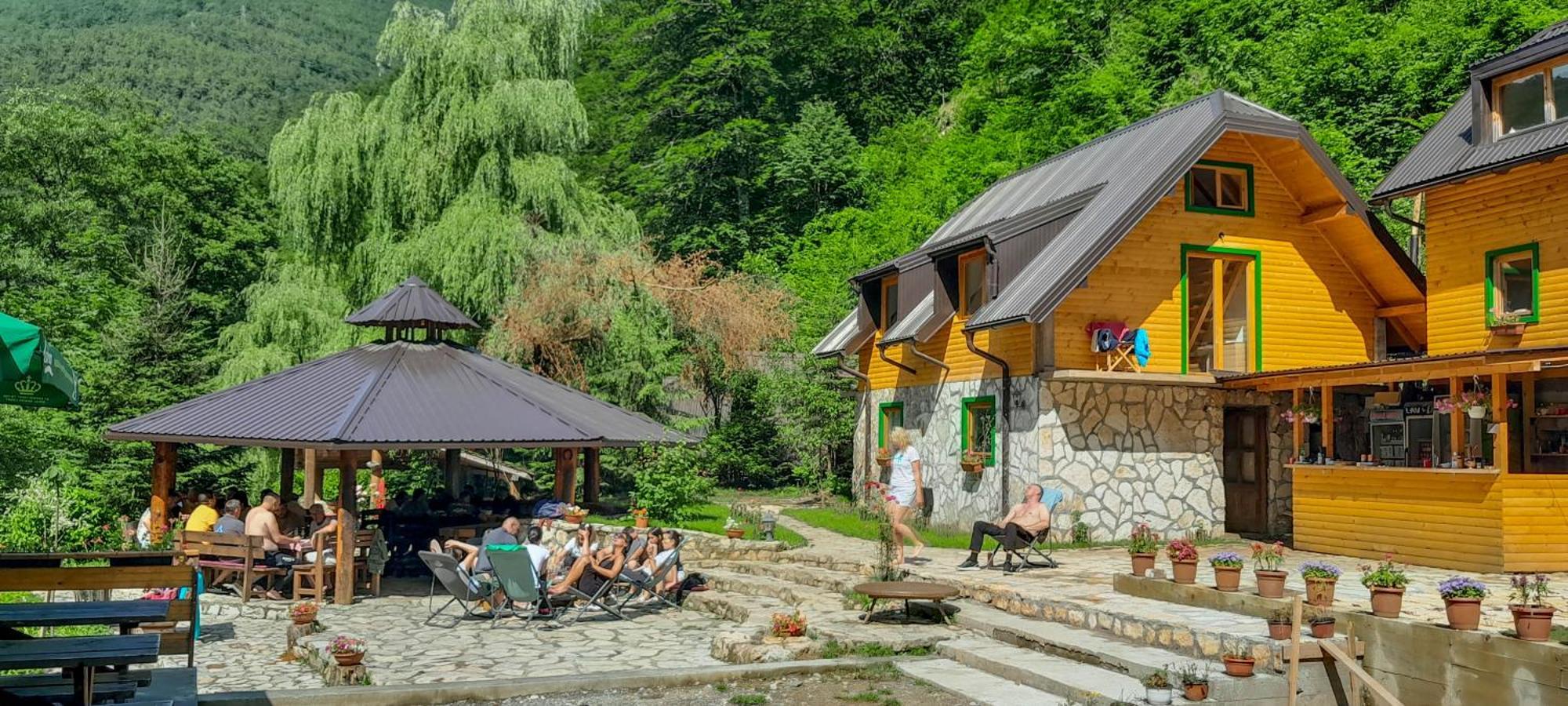 Rafting Camp Encijan Hotel ฟอชา ภายนอก รูปภาพ